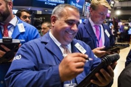 Dow Jones vọt hơn 500 điểm