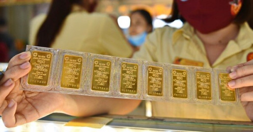 Giá vàng thế giới tăng thẳng đứng, lên 1.954 USD/ounce
