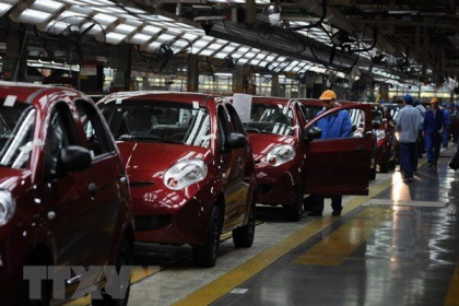 Doanh số bán ô tô con của Trung Quốc tiếp tục tăng trong tháng 10