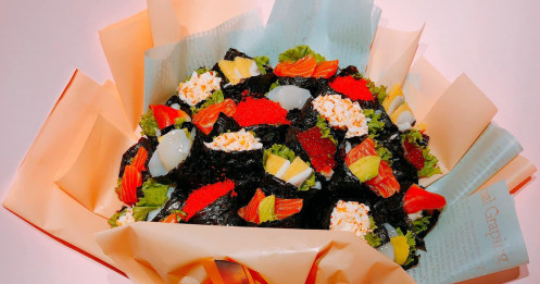 Sốt với bó hoa sushi lạ mắt, giá hơn 1 triệu đồng làm quà tặng thầy cô ngày 20/11