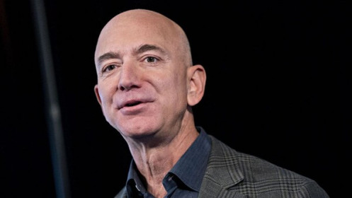 Jeff Bezos tặng gần 700 triệu USD làm từ thiện