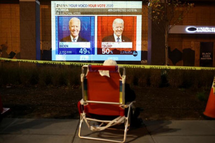 Nước Mỹ 'nín thở' chờ loạt bang chiến địa xác nhận kết quả bầu cử