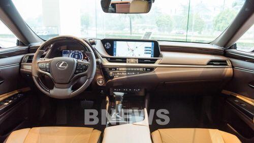 Ra mắt Lexus ES 250 và ES 300h 2021 có nhiều nâng cấp, giá không đổi