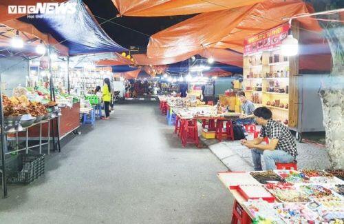 Chợ đêm Đà Nẵng mòn mỏi ‘chong đèn’ đợi khách