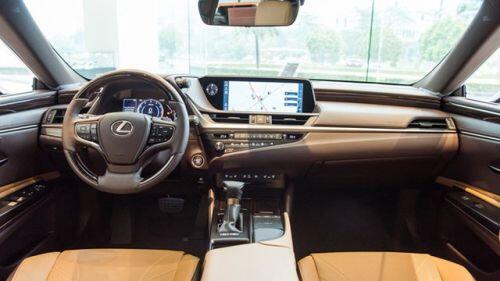 Lexus chính thức ra mắt ES phiên bản 2021 tại thị trường Việt