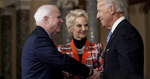 Giúp ông Biden thắng Arizona, vợ ông John McCain được xem xét làm đại sứ Mỹ