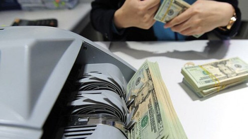 Cung ngoại tệ dồi dào, ngân hàng đồng loạt giảm giá mua USD
