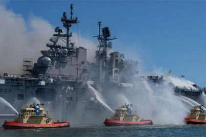 Mỹ chi 30 triệu USD phá siêu tàu đổ bộ cháy