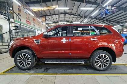 Ford Everest 2021 giảm giá 75 triệu đồng tại Việt Nam