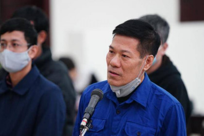 Cựu Giám đốc CDC Hà Nội Nguyễn Nhật Cảm phủ nhận ăn chia tiền trước tòa