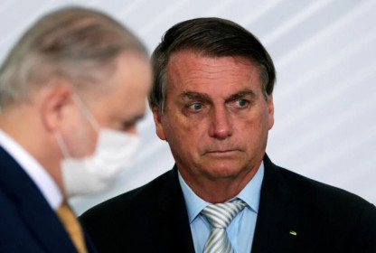 Tổng thống Brazil hứng chỉ trích vì kế hoạch tiêm đại trà vắc xin Covid-19