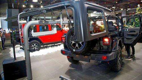 Cận cảnh Jeep Wrangler 2021 có giá từ 2,95 tỷ đồng