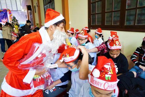 "Ông già Noel" nhàn hạ vì "ế sô"