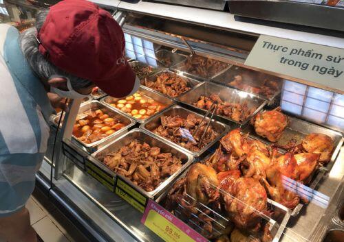 TP.HCM: Thịt heo, gà, rau củ quả tăng giá ngày Giáng sinh