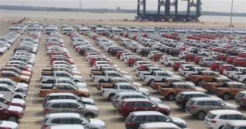 Cuối năm, ô tô nhập khẩu lép vế trước ô tô nội