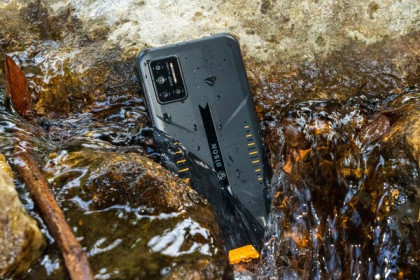 Cận cảnh smartphone chống nước, pin 5.000 mAh, RAM 6 GB, giá rẻ ‘giật mình’