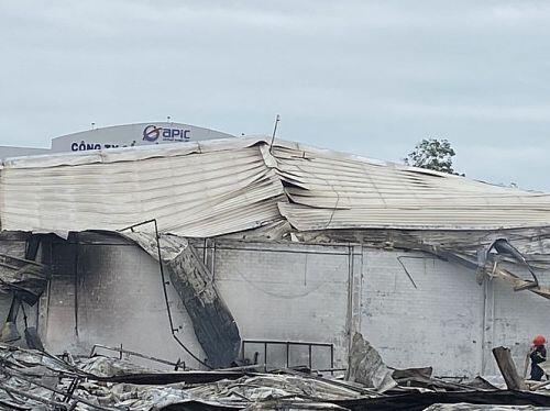 Cháy lớn công ty may ở Bình Định, thiệt hại ước tính hơn 10 tỉ đồng