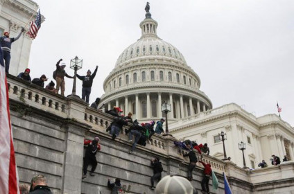 Các lãnh đạo thế giới sốc khi người biểu tình bạo loạn xông vào Điện Capitol