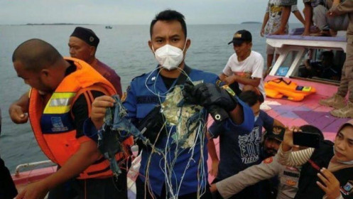 Công bố thông tin ban đầu về vụ tai nạn máy bay Indonesia: Máy bay không đi về hướng được phép