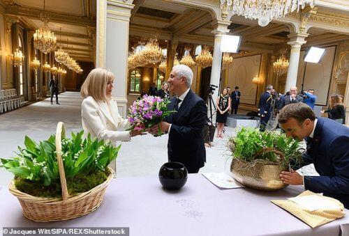 Tổng thống Pháp bị chỉ trích vì nghi chi ngân sách 600.000 USD mua hoa