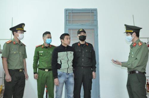 Khởi tố nam tiếp viên Vietnam Airlines, bắt giam 2 tài xế chở người Trung Quốc nhập cảnh trái phép