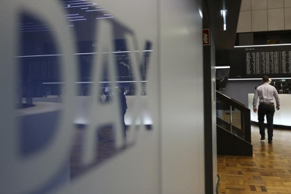 Chứng khoán châu Âu mở cửa biến động; Ngành ngân hàng Ý được chú ý