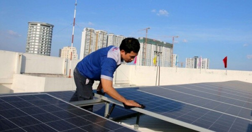 Đừng để 'ôm nợ', ai nên đầu tư điện mặt trời?
