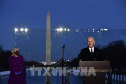 Tổng thống đắc cử Joe Biden chủ trì lễ tưởng niệm nạn nhân của dịch COVID-19