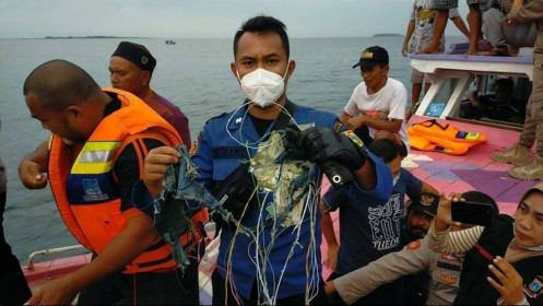 Lỗi thiết bị ga tự động của máy bay Boeing 737 có thể là nguyên nhân vụ tai nạn ở Indonesia
