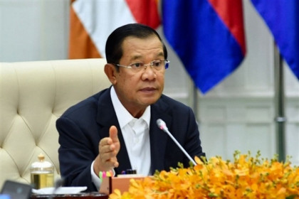 Ông Hun Sen quyên góp 14 tháng lương để chống COVID-19