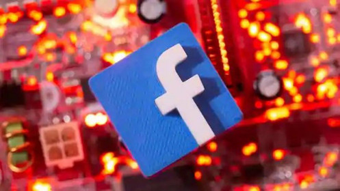 Facebook bỏ đề xuất nhóm chính trị