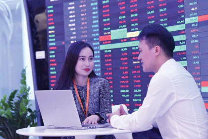 Cuộc đua chứng khoán - địa ốc
