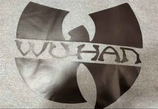 Canada xin lỗi vụ áo in hình 'dơi Vũ Hán', Trung Quốc không chấp nhận