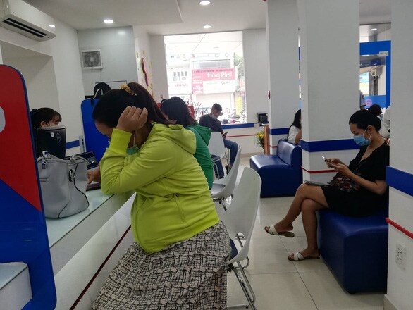 Ngày làm việc cuối của ngân hàng trước kỳ nghỉ tết: phòng giao dịch khá đông, ATM bớt kẹt