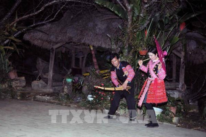 Chàng trai dân tộc Mông tiên phong phát triển du lịch cộng đồng ở vùng cao Sơn La