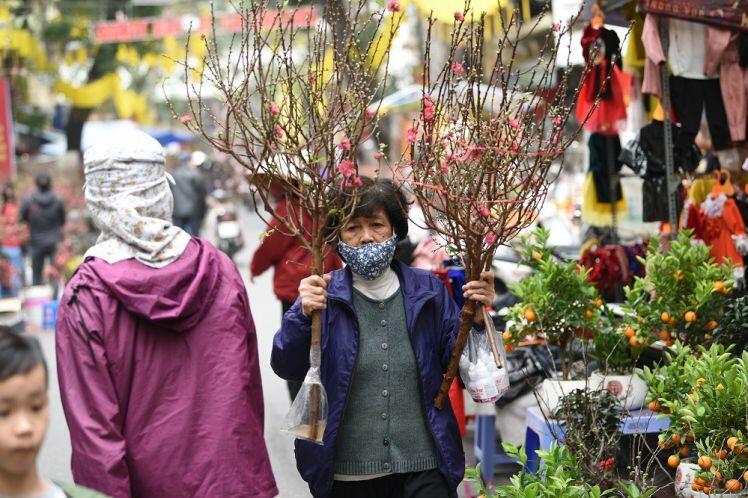 Chợ hoa cảnh ngày giáp Tết: Giá cả thế nào.... chủ buôn ngậm ngùi?