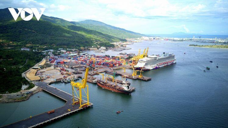 Cảng Đà Nẵng đón 3 chuyến tàu đầu tiên trong ngày mùng 1 Tết
