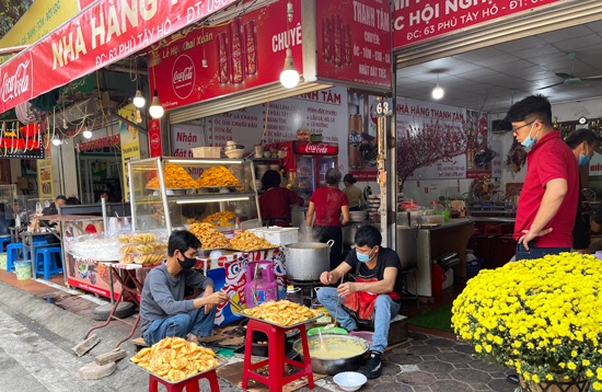 Hà Nội: Dịch vụ ăn uống tăng giá đầu năm mới