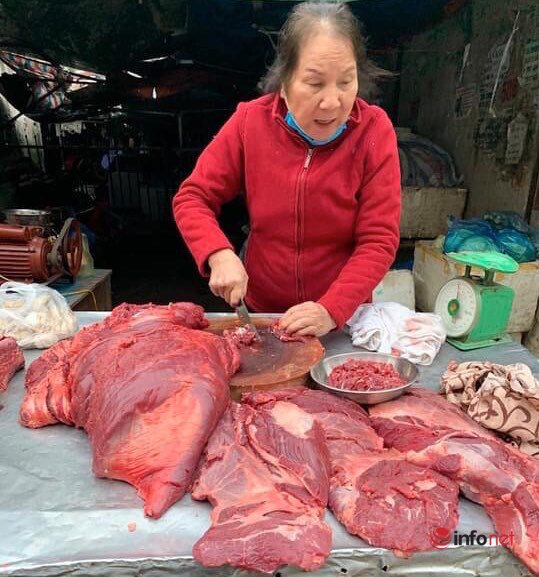 Chợ Hà Nội ngày Mùng 3 Tết, rau xanh tăng nhẹ, thịt bò tăng 'phi mã'