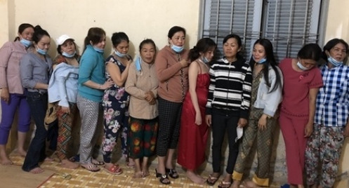 12 người phụ nữ bị bắt tại sới bạc trong căn nhà hoang