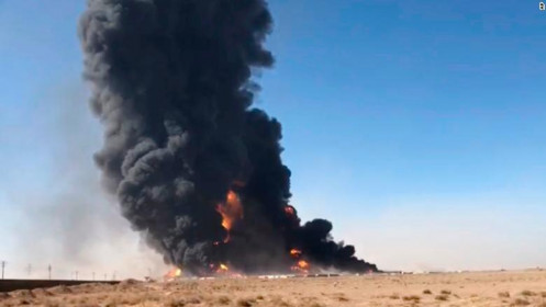 Hơn 500 phương tiện chìm trong biển lửa trên biên giới Iran-Afghanistan