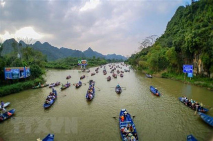 Hà Nội: Dừng tất cả hoạt động lễ hội và không đón khách tại Chùa Hương