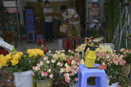 Ngày lễ tình nhân: Hiếm cửa hàng hoa mở cửa, thưa người mua