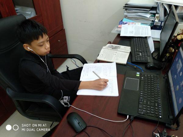 Hà  Nội có công văn hỏa tốc cho học sinh, sinh viên tạm dừng đến trường từ ngày 17/2, dạy học trực tuyến