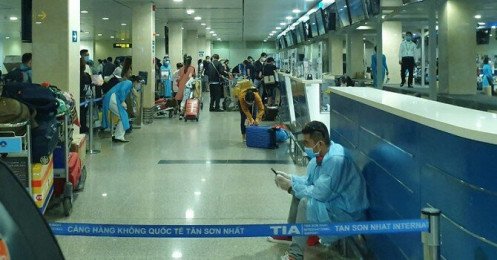 TP.HCM: Lấy mẫu tầm soát hành khách đi từ sân bay Nội Bài, Vân Đồn, Cát Bi