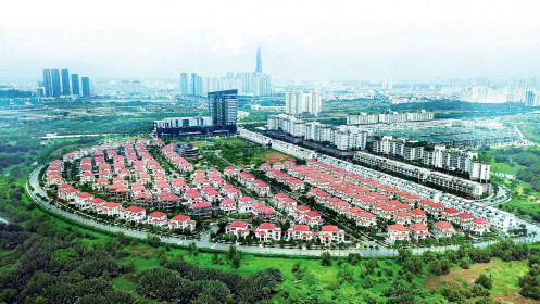 Bất động sản năm Covid-19: Kẻ lên hương, người gánh nợ