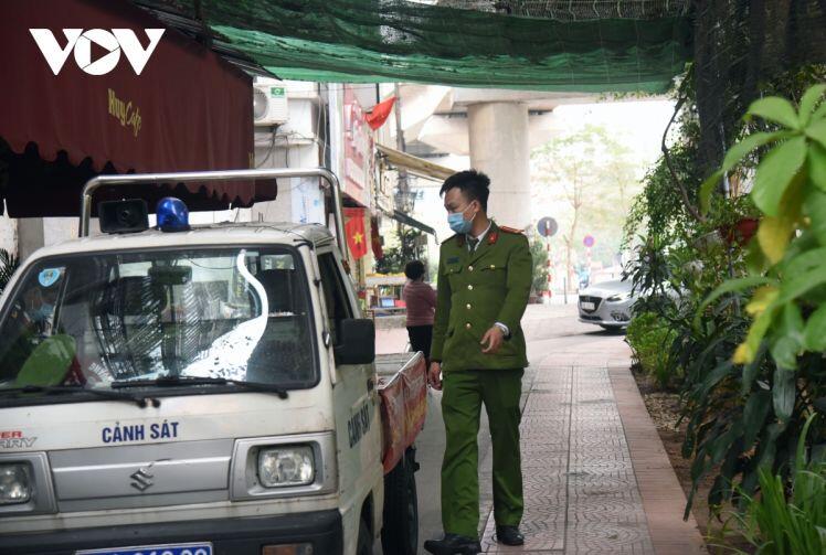 Một số quán ăn, quán cafe tại Hà Nội vẫn mở cửa bất chấp lệnh cấm