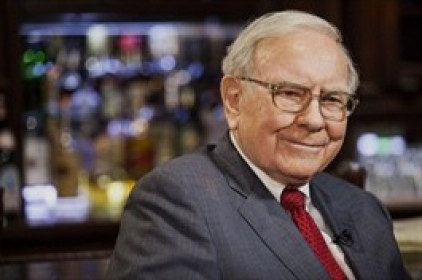 Warren Buffett rót vốn vào đại gia dầu khí Chevron, giảm tỷ trọng ngân hàng và rút khỏi công ty vàng