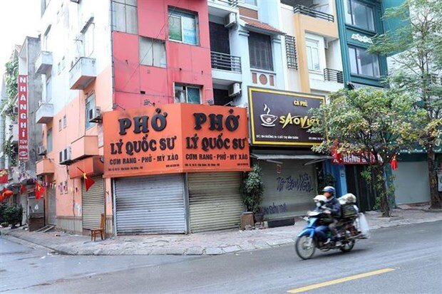Hà Nội yêu cầu đóng cửa các quán ăn đường phố, ngồi ngoài vỉa hè