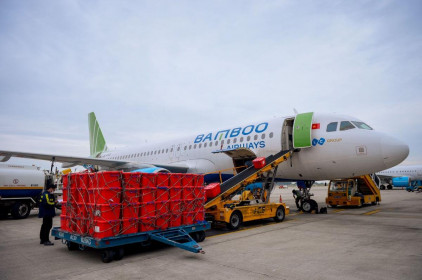 Bamboo Airways miễn phí vận chuyển cán bộ, thiết bị y tế cho Hải Dương